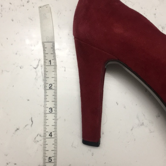 Red suede pumps - Picture 6 of 7